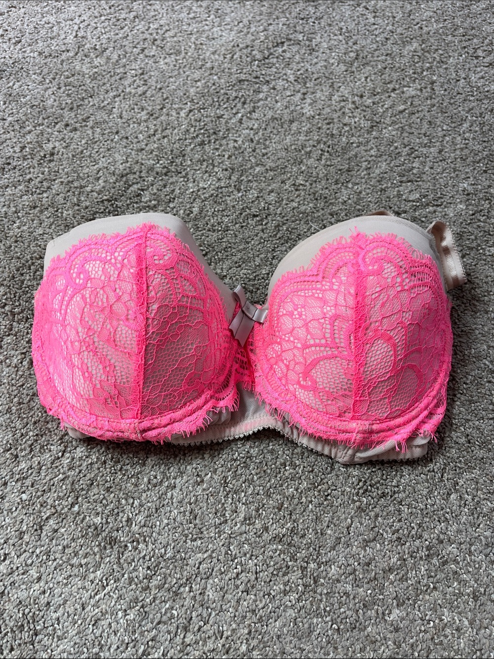 Claudette 32DD Neon Pink Lace Seamed Cup Triple Hook Bra Excellent Condition